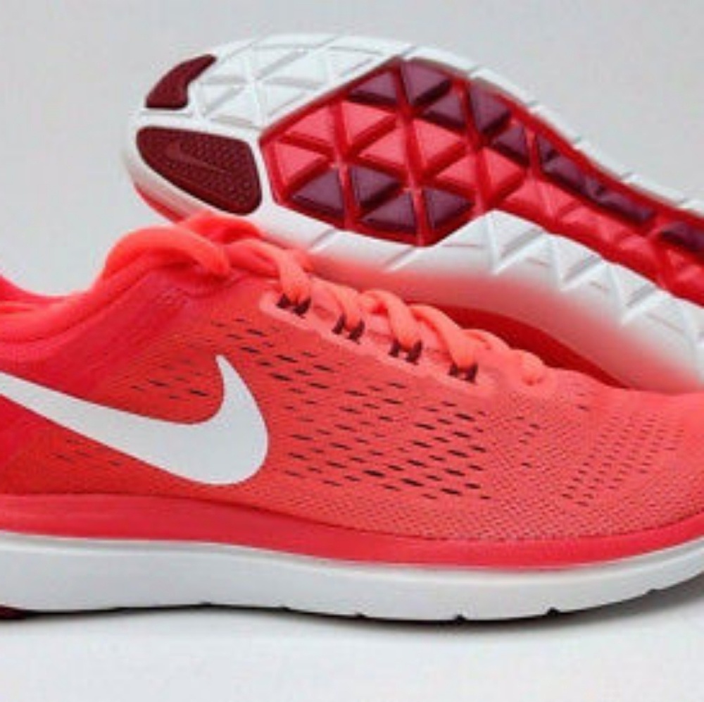 Sold****NIB Nike Flex 2016 size 8.5